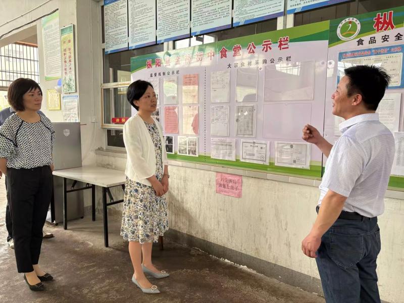 县人大常委会调研县教体局工作