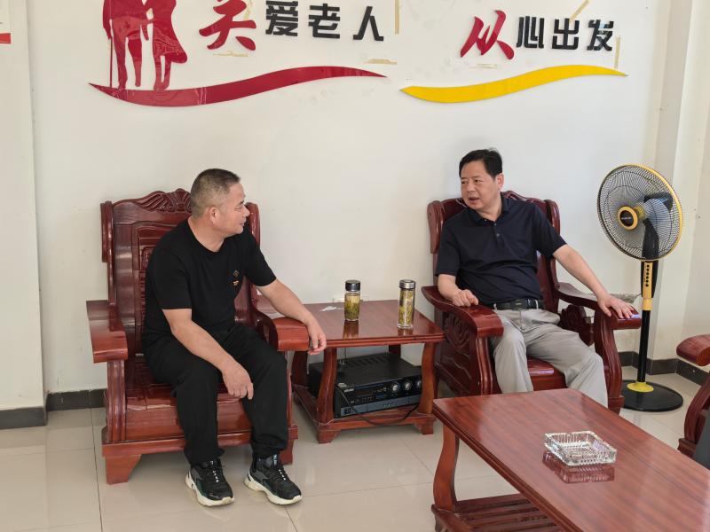 吴峰走访联系基层人大代表