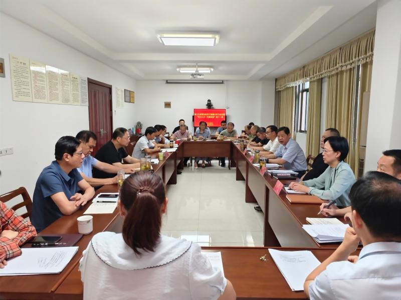 县人大机关开展八月份第一次集中学习活动