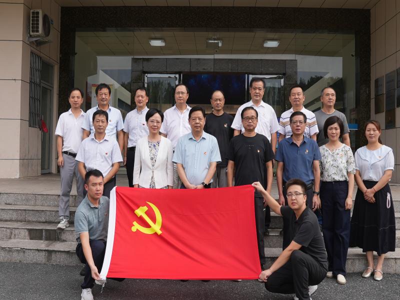 县人大机关开展“纪念中国人民抗日战争暨世界反法西斯战争胜利80周年”主题党日活动