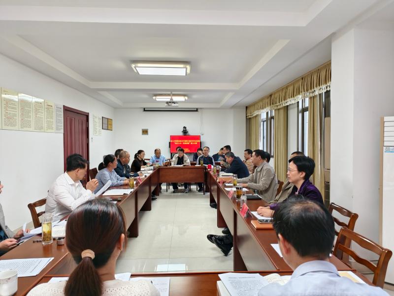 县人大机关开展干部职工集中学习暨第十六期
           “活力人大·先锋讲堂”活动