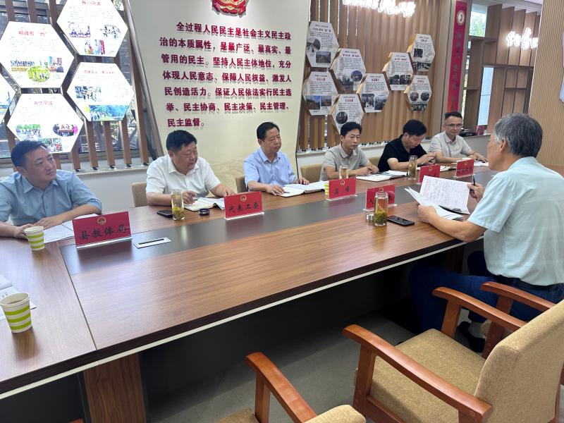 吴峰开展代表接待日活动